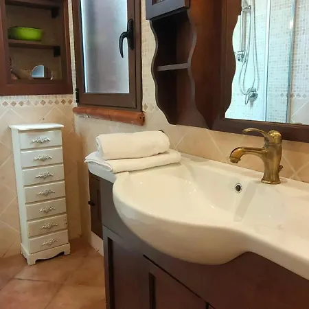 Belvedere Di Altavilla With Pool And Near The Sea