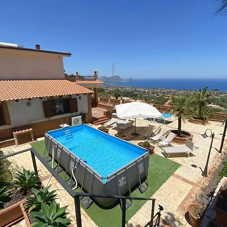 Belvedere Di Altavilla With Pool And Near The Sea